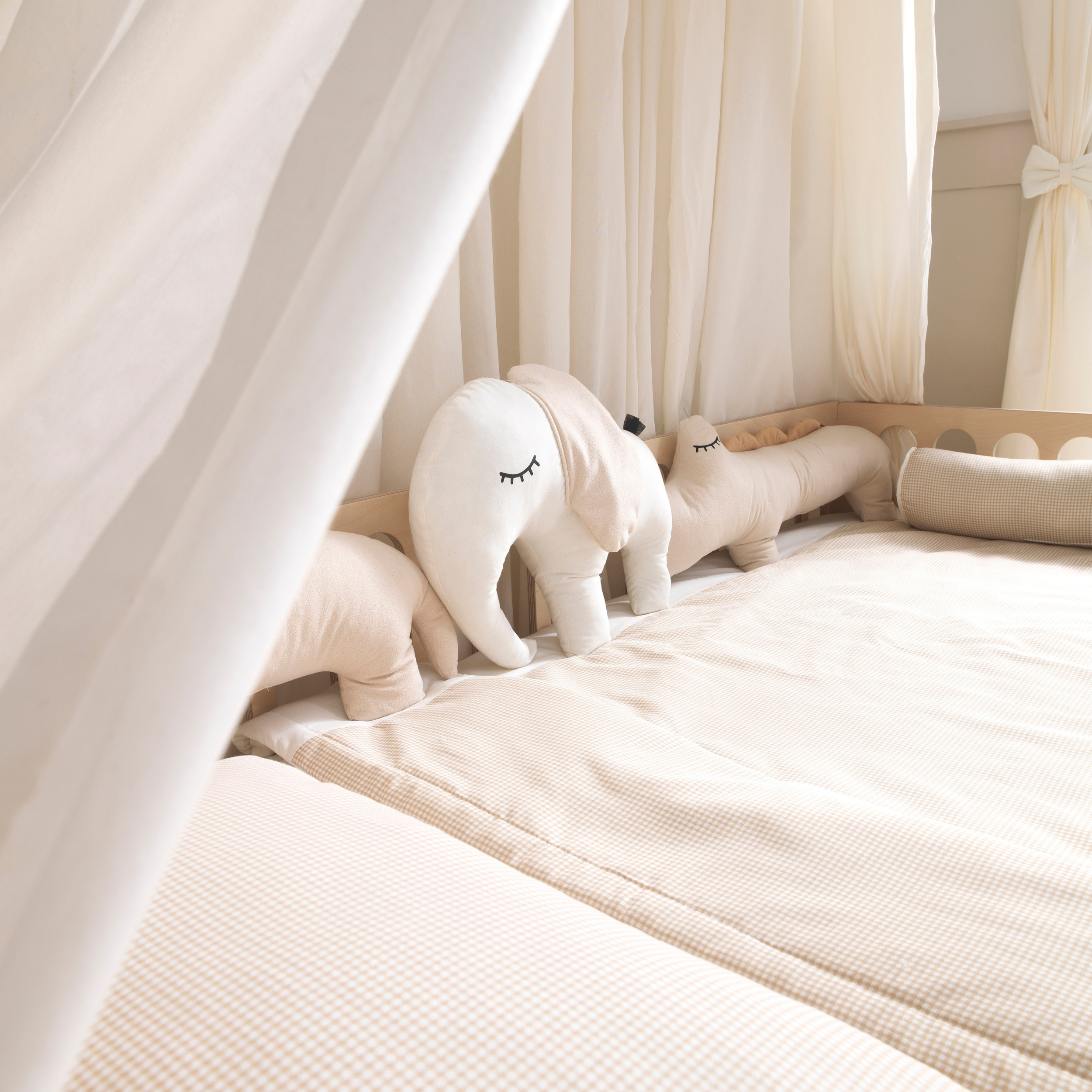 White Montessori Bedding Canopy and Sleep Set - Montoddler